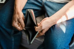argentinos-no-llegan-a-fin-de-mes-pesos-billetera