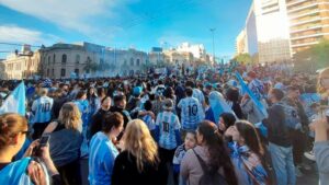 el-festejo-en-cordoba-por-la-clasificacion-a-cuartos-de-final-de-la-scaloneta-LJ7SFULQXNHUNKKSTJXIET7ADI