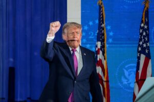 el-presidente-trump-durante-la-celebracion-por-el-dia-de-la-independencia-estadounidense-DW4PFHFCSBH
