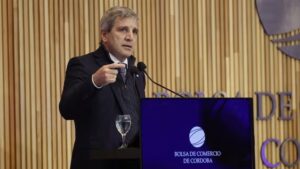 luis-caputo-en-la-bolsa-de-comercio-de-cordoba-QEIQYGXC35DHLA2Z32YL4OAUKU (1)