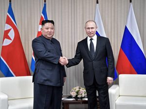 Kim_Jong-un_and_Vladimir_Putin_(2019-04-25)_05