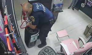 Un-bombero-evito-un-incendio-en-un-paseo-comercial-tras-explotar-un-parlante-6aabd7ab1dc02