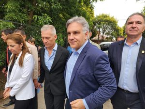 acuerdo-llaryora-aviles