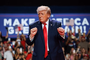 donald-trump-baila-tras-hablar-en-un-acto-de-MTW5CK7R6FDRVIFCJBPEAM4I3M