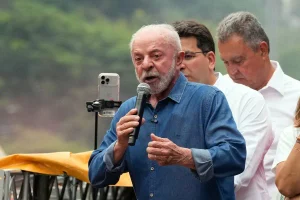 lula-da-silva-defiende-aumento-del-descanso-laboral-en-multitudinario-mitin-rumbo-al-balotaje-del-25-de-octubre_2b546c1a-b512-4127-bf7e-6d52ffa70b85_media