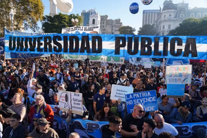 masiva-marcha-universitaria-plaza-mayo
